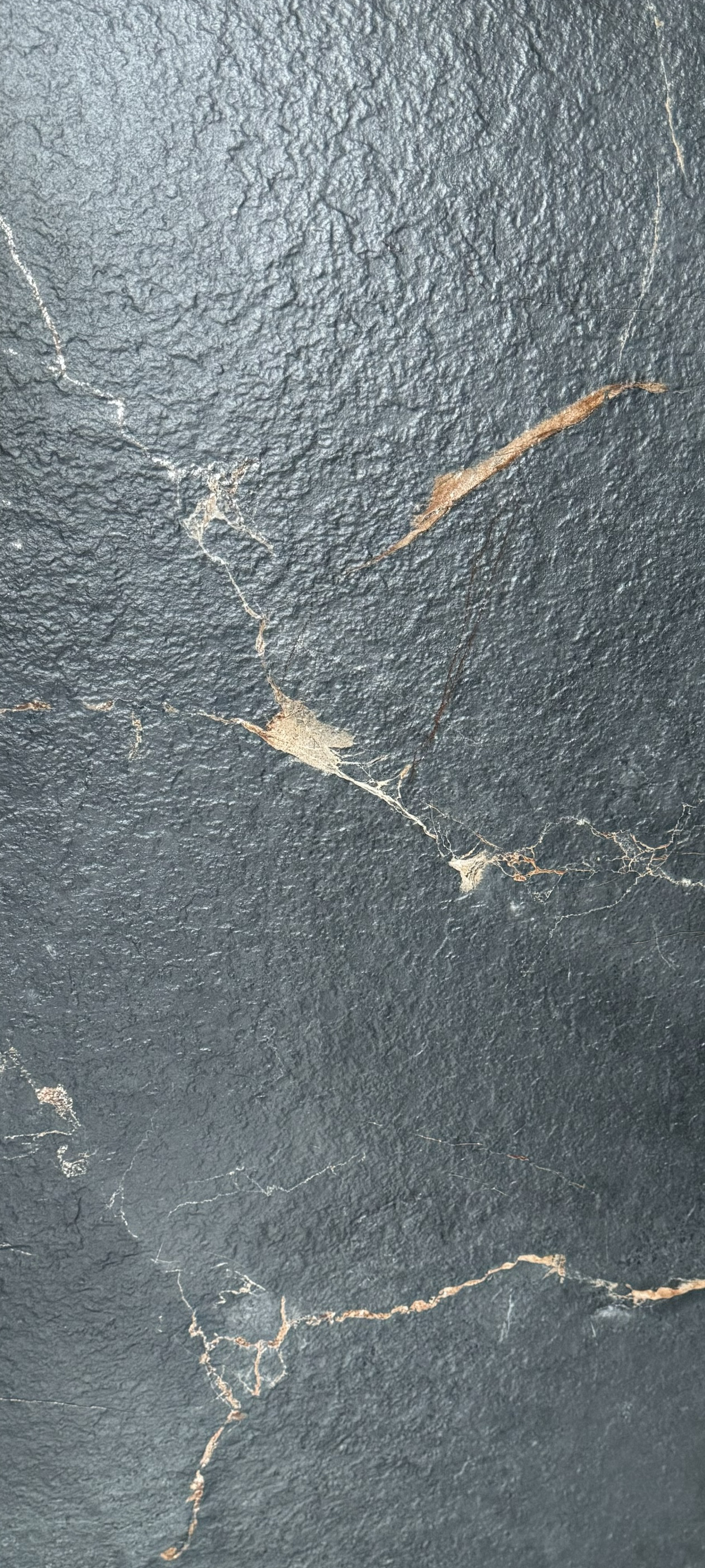 Ардит Неро рельефный карвинг